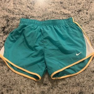 Youth Medium Nike shorts